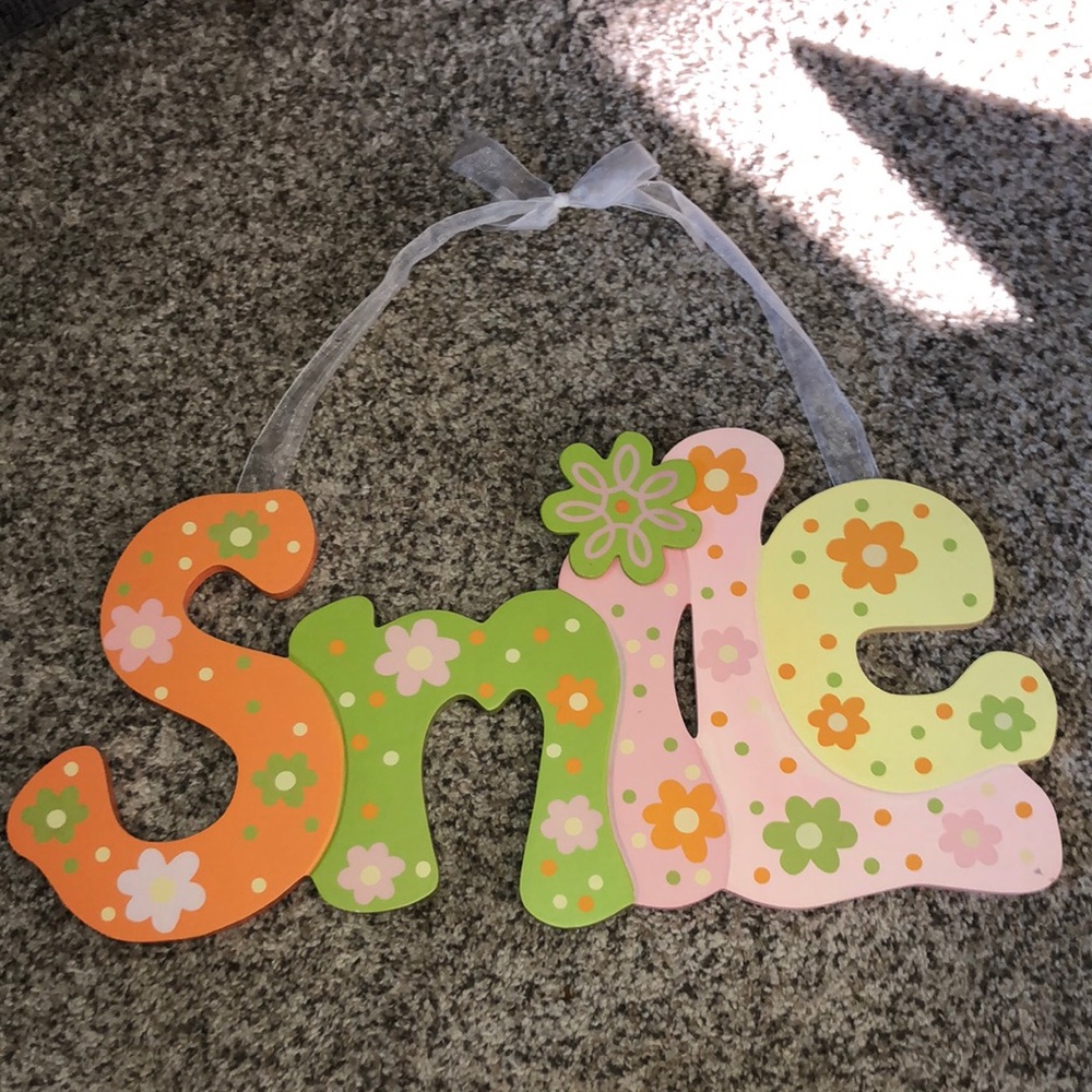‘Smile’ hanging sign